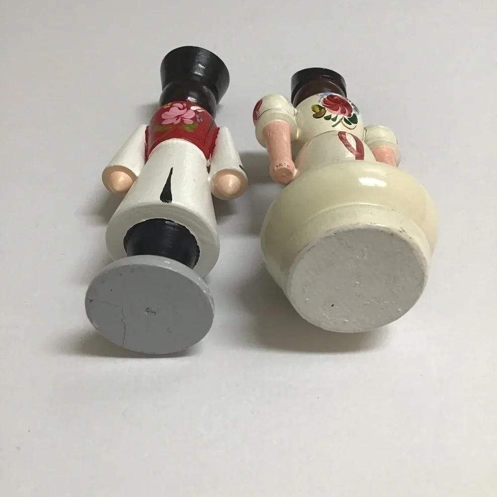 Russian Wooden Dolls Figurines PAIR Hand Painted Souvenir White Floral Vintage